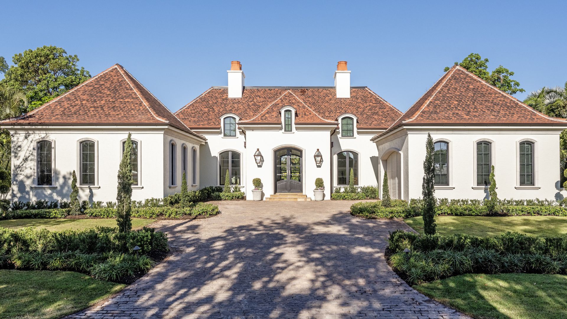 Luxury waterfront residence designed by CMSA Architects, Sarasota architect specializing in resilient coastal home design